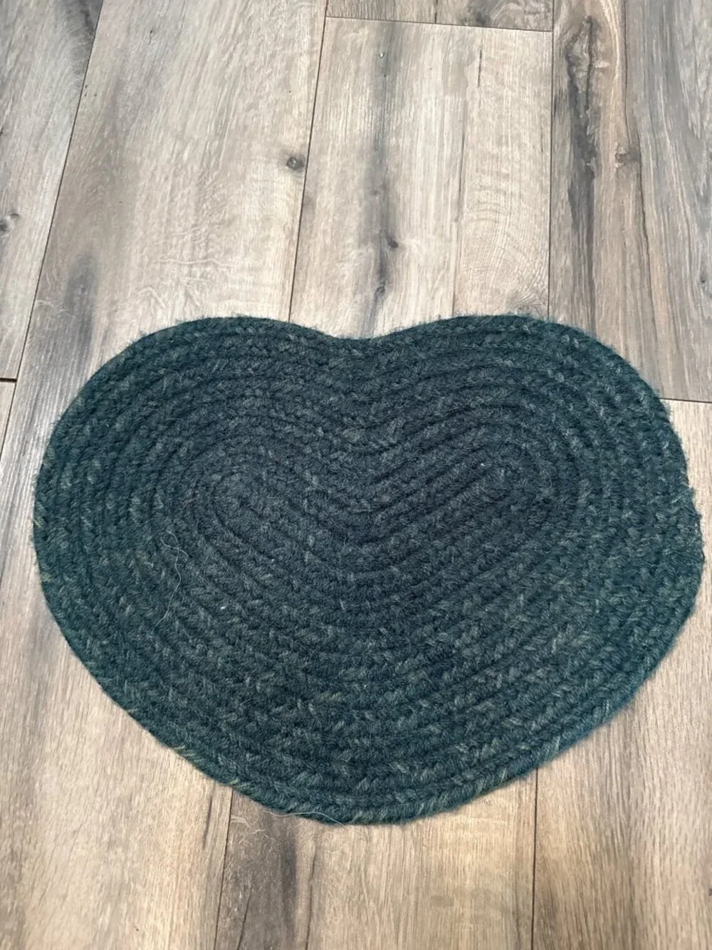 Heart-Shaped Dark Green Braided Wool Rug 13